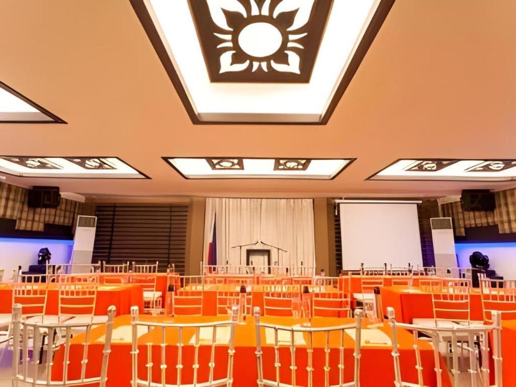 L Square Hotel Tarlac City Экстерьер фото