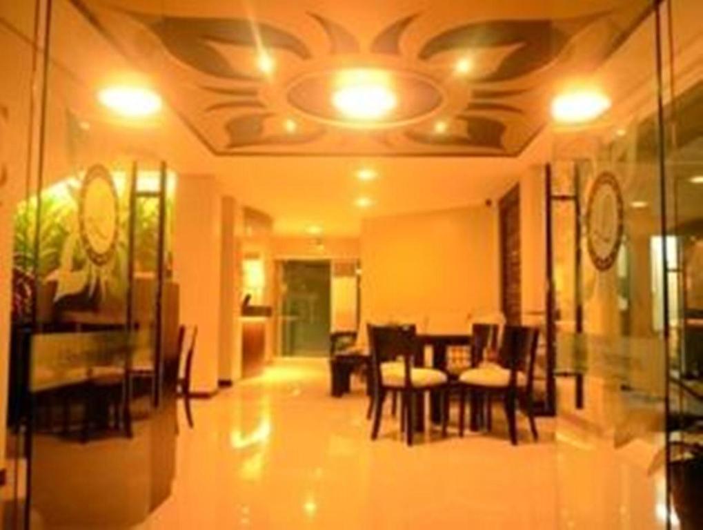 L Square Hotel Tarlac City Экстерьер фото