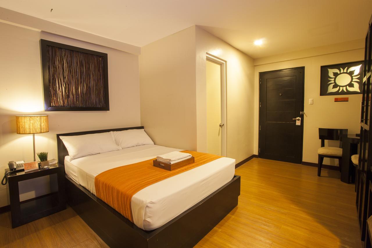 L Square Hotel Tarlac City Экстерьер фото