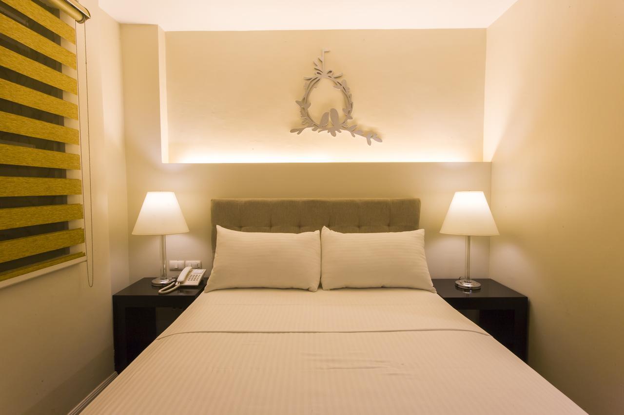 L Square Hotel Tarlac City Экстерьер фото