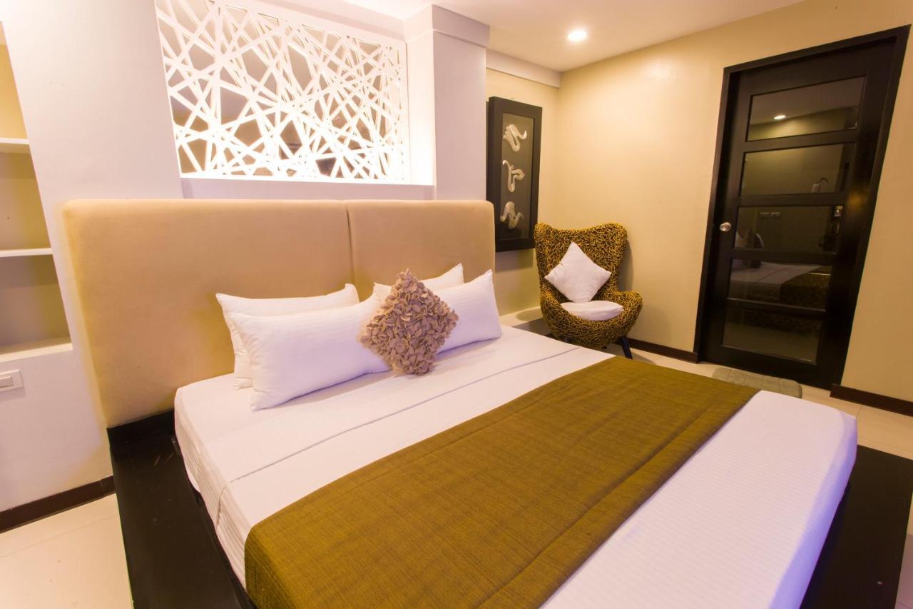 L Square Hotel Tarlac City Экстерьер фото